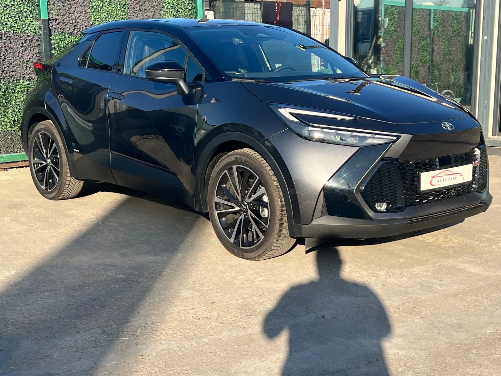 Toyota C-HR НАЛИЧЕН!! GR-LINE/4x4/LED/CAM/NAVI/СОБСТВЕН ЛИЗИНГ - изображение 2