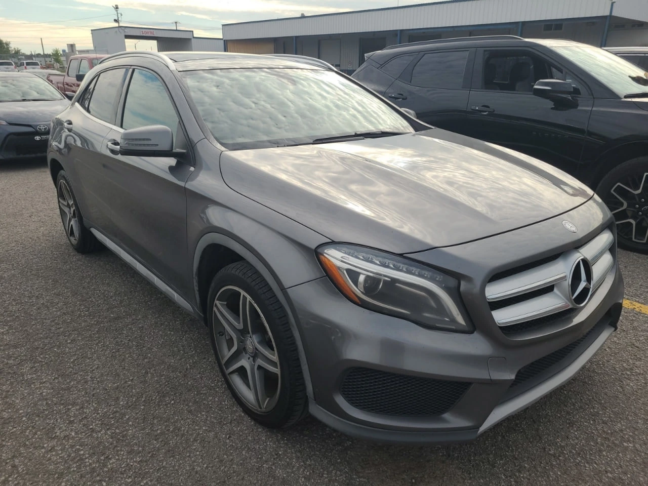 Mercedes-Benz GLA 250 4MATIC* AMG-pkg* Подгрев* Пано* Камера* Мъртва зон - изображение 2