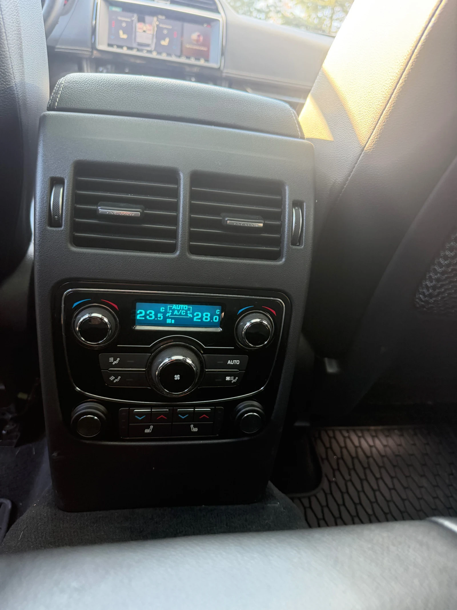 Jaguar F-PACE Лизинг/82300KM/ACC/Alcantara/ponorama/Ful!, снимка 16 - Автомобили и джипове - 53740909