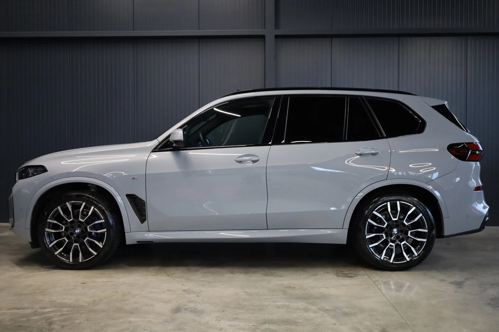 BMW X5 M SPORTPRO* XDRIVE* SWAROVSKI* FULL LED LIGHTS* B&, снимка 3 - Автомобили и джипове - 54228297