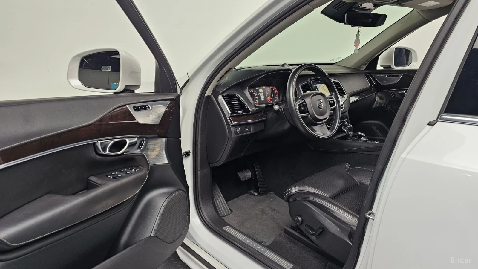 Volvo Xc90 T6 INSCRIPTION* HUD* 360* МАСАЖИ* АВТОКРЕДИТ, снимка 8 - Автомобили и джипове - 55661761