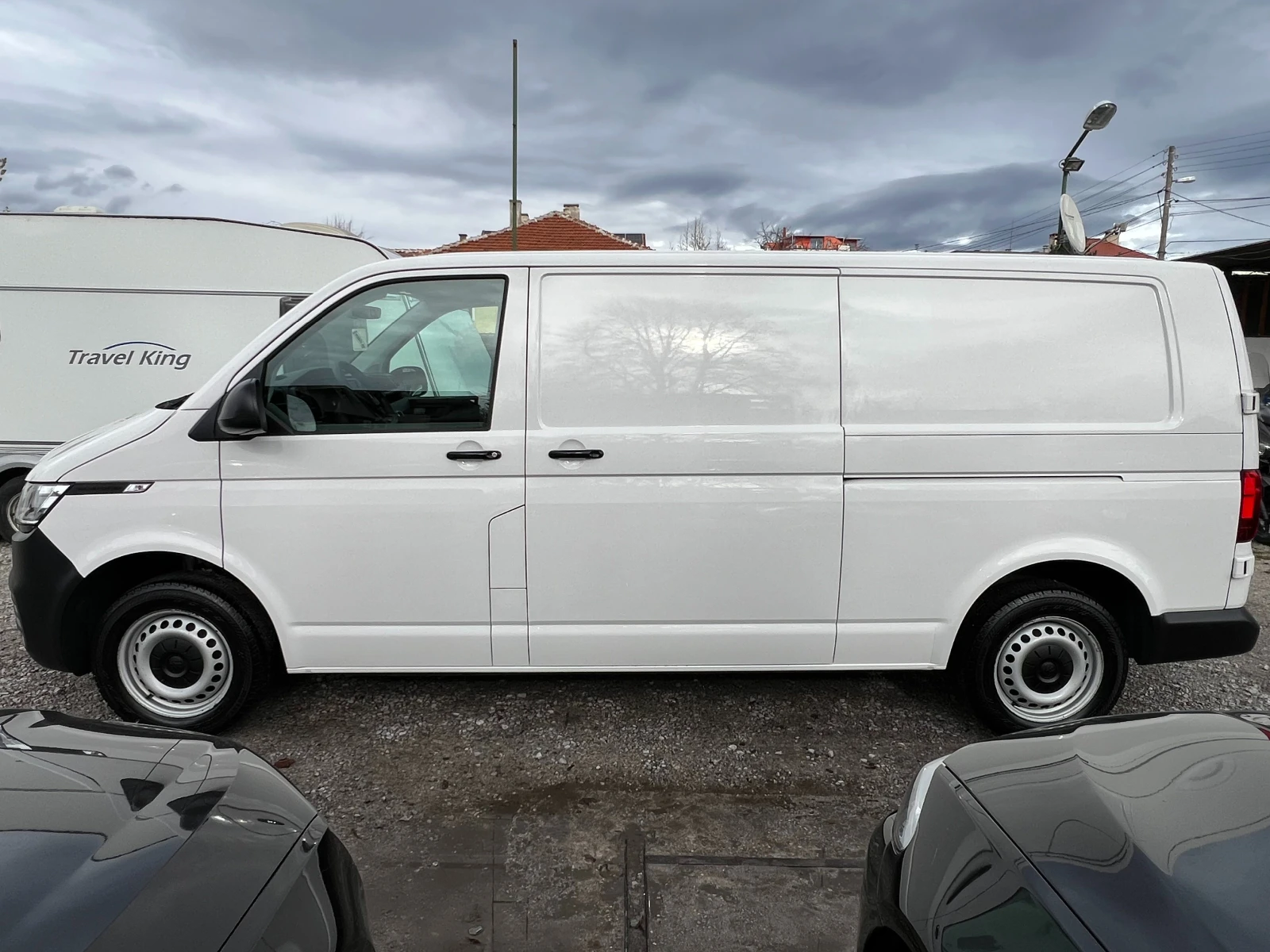 VW Transporter 2.0TDI ДЪЛГА БАЗА/ДВЕ СТРАНИЧНИ ВРАТИ/3-МЕСТЕН/ - изображение 2