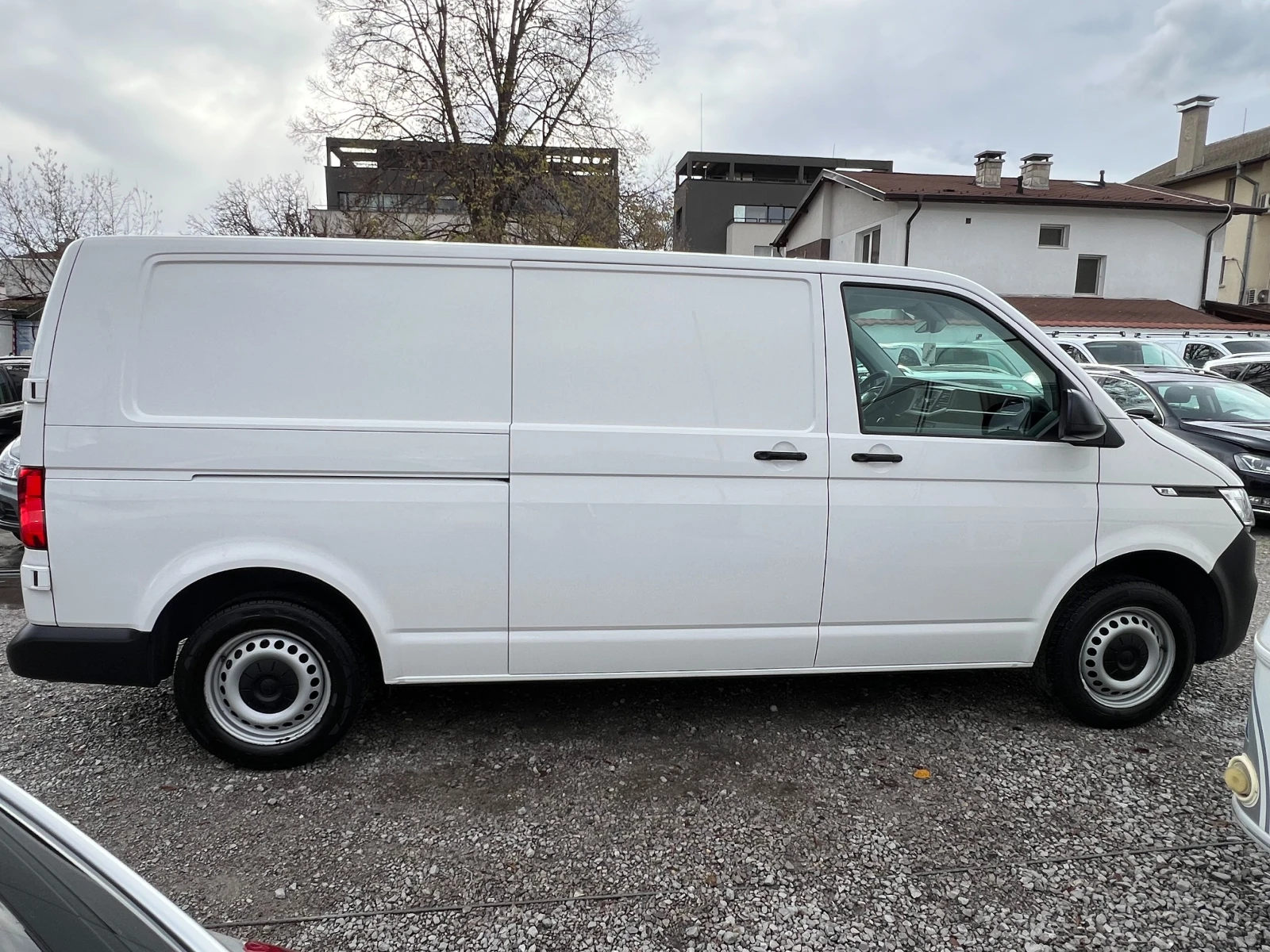 VW Transporter 2.0TDI ДЪЛГА БАЗА/ДВЕ СТРАНИЧНИ ВРАТИ/3-МЕСТЕН/ - изображение 6