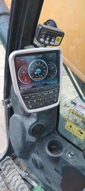 Багер Hyundai HX 235 LCR САМО 5700 МОТО ЧАСА ЛИЗИНГ, снимка 5