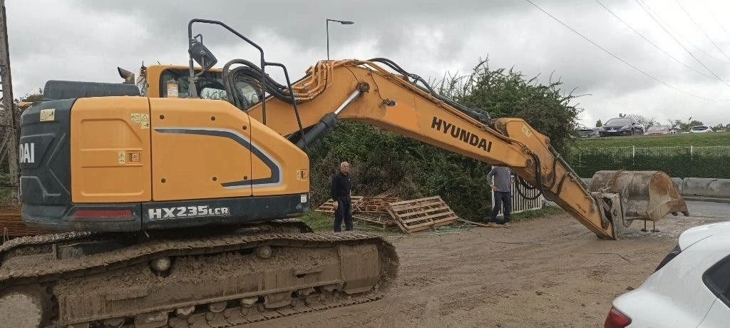 Багер Hyundai HX 235 LCR САМО 5700 МОТО ЧАСА ЛИЗИНГ, снимка 3 - Индустриална техника - 55618142