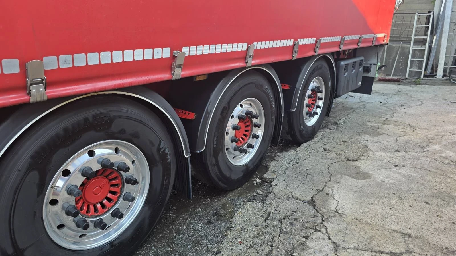 Полуремарке Berger LIGHT / тунел за ролони / 5500 кг.тара, снимка 11 - Ремаркета - 55346800