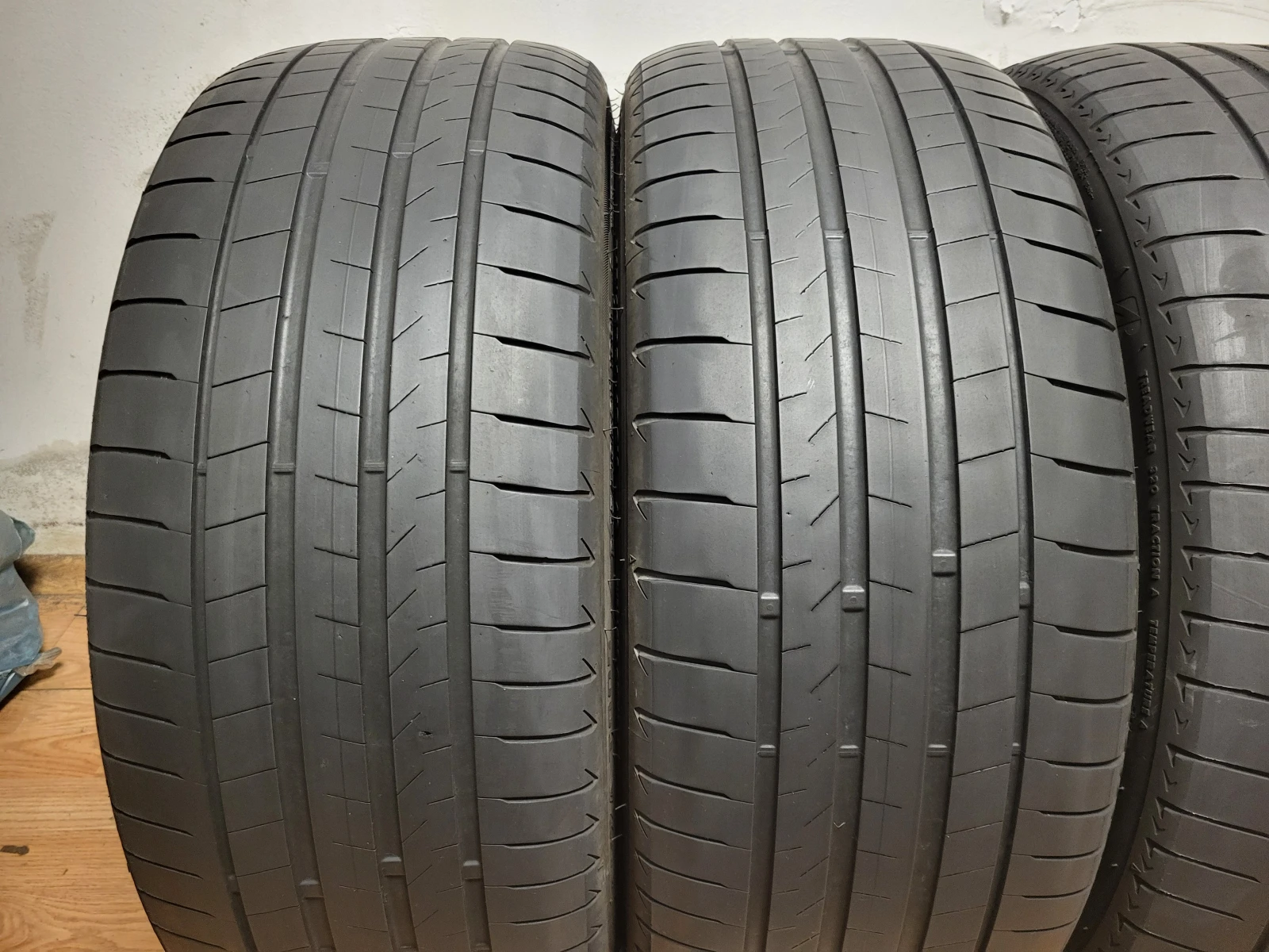 Гуми Летни 245/40R21, снимка 2 - Гуми и джанти - 54908367