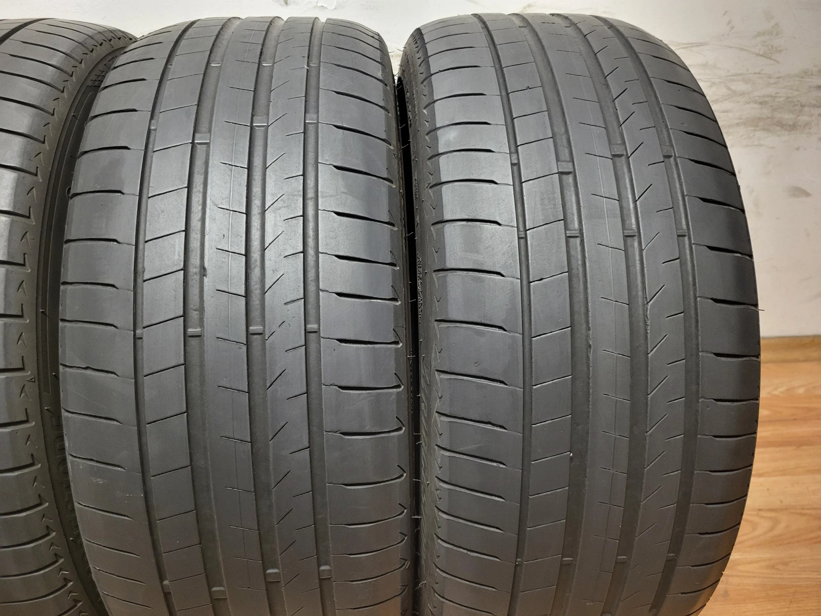 Гуми Летни 245/40R21, снимка 3 - Гуми и джанти - 54908367