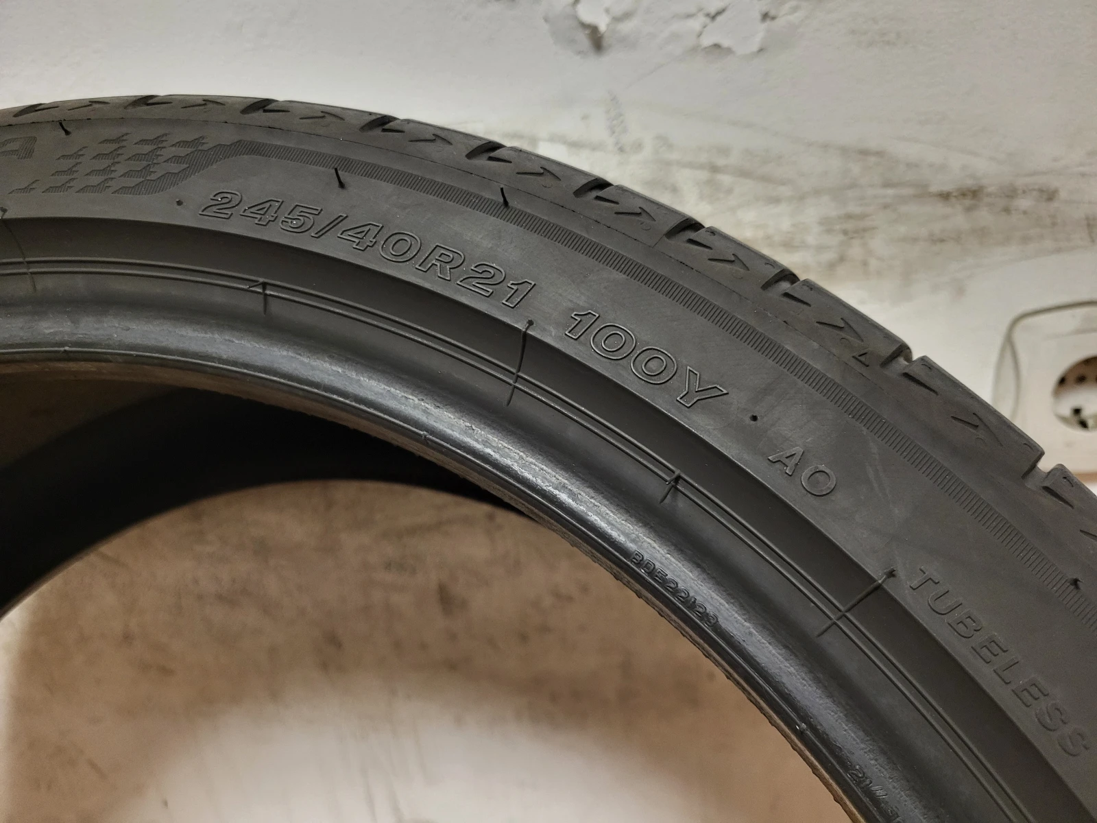 Гуми Летни 245/40R21, снимка 6 - Гуми и джанти - 54908367