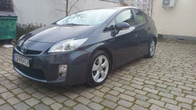 Toyota Prius 1.8 Hybrid + газ! Отличен!, снимка 2