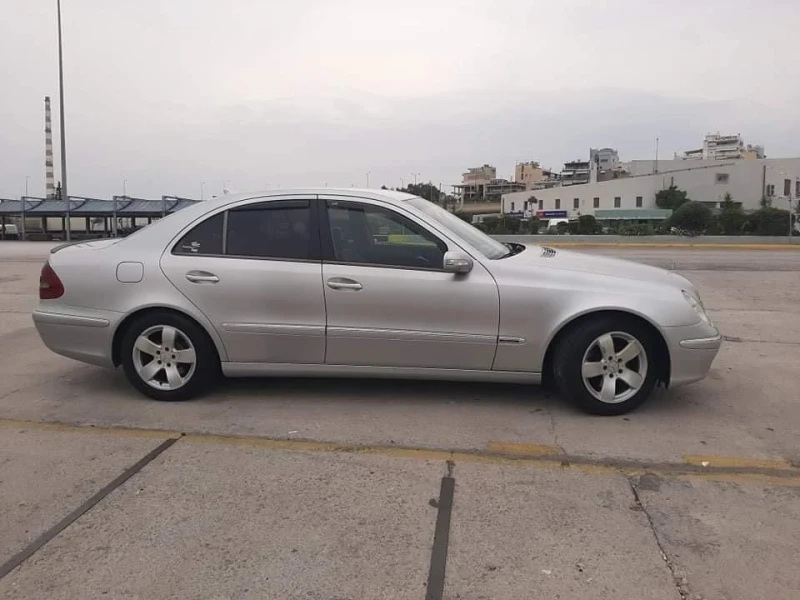 Mercedes-Benz E 270, снимка 5 - Автомобили и джипове - 47511951