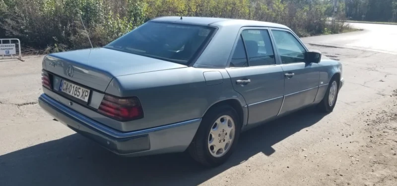 Mercedes-Benz 124, снимка 4 - Автомобили и джипове - 48436985