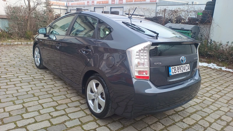 Toyota Prius 1.8 Hybrid + газ! Отличен!, снимка 4 - Автомобили и джипове - 49581143