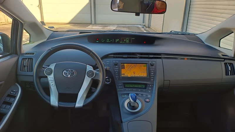 Toyota Prius 1.8 Hybrid + газ! Отличен!, снимка 13 - Автомобили и джипове - 49581143