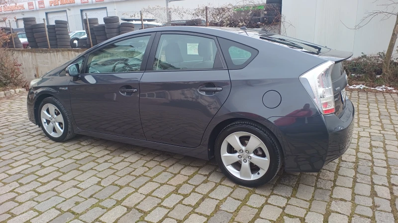 Toyota Prius 1.8 Hybrid + газ! Отличен!, снимка 5 - Автомобили и джипове - 49581143