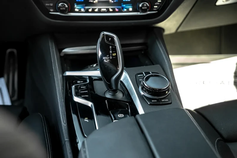 BMW 540 MPACK, HEAD UP, HARMAN/KARDON, ОБДУХ, X-DRIVE, ЩОР, снимка 10 - Автомобили и джипове - 52490581