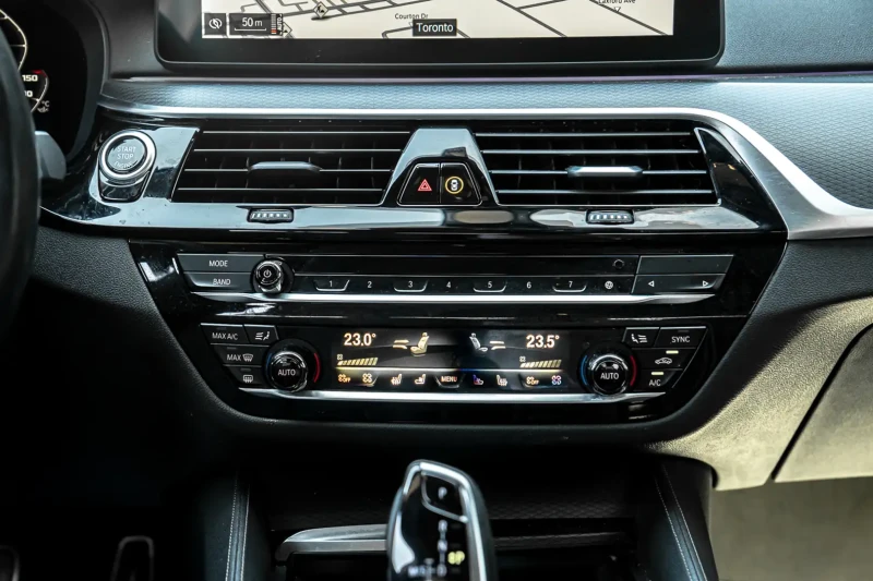 BMW 540 MPACK, HEAD UP, HARMAN/KARDON, ОБДУХ, X-DRIVE, ЩОР, снимка 11 - Автомобили и джипове - 52490581