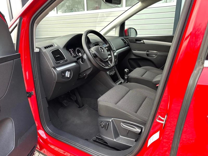 VW Sharan 2.0TDI LED ДИСТРОНИК ФЕЙСЛИФТ НАВИ ПОДГРЕВ ЕВРО 6, снимка 9 - Автомобили и джипове - 52956775