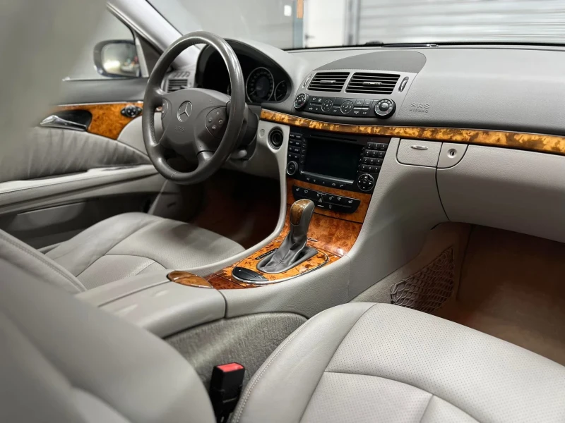 Mercedes-Benz E 320, снимка 8 - Автомобили и джипове - 53166661