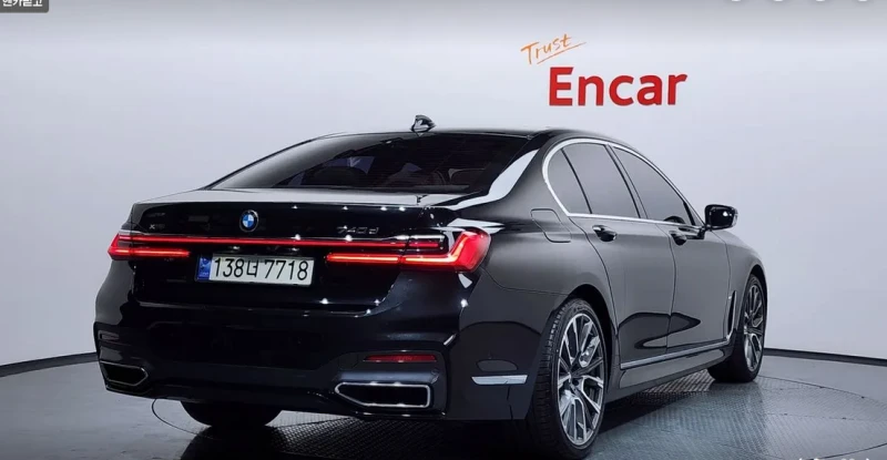 BMW 740 G11* xDrive* M Sport* АвтоКредит* (ЦЕНА ДО БГ), снимка 2 - Автомобили и джипове - 53540039