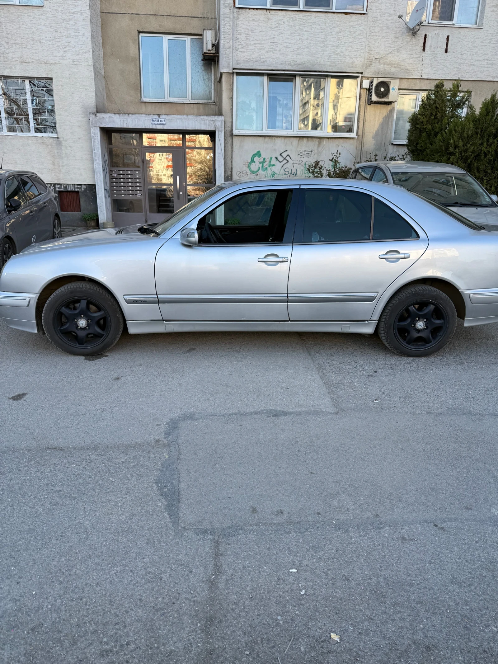 Mercedes-Benz E 200 Kompressor - изображение 2