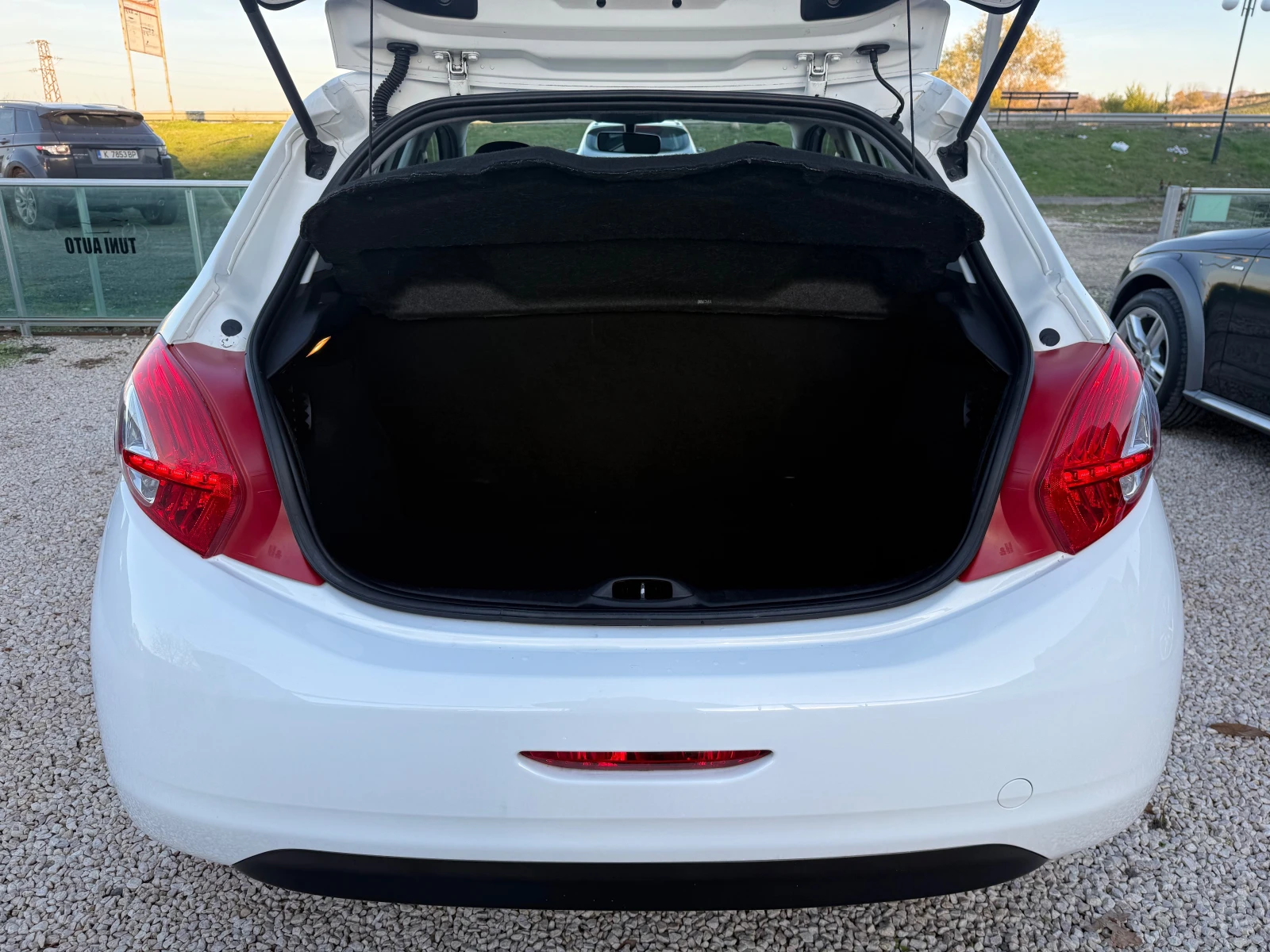 Peugeot 208 1.0i, Like, 6 | Mobile.bg   16