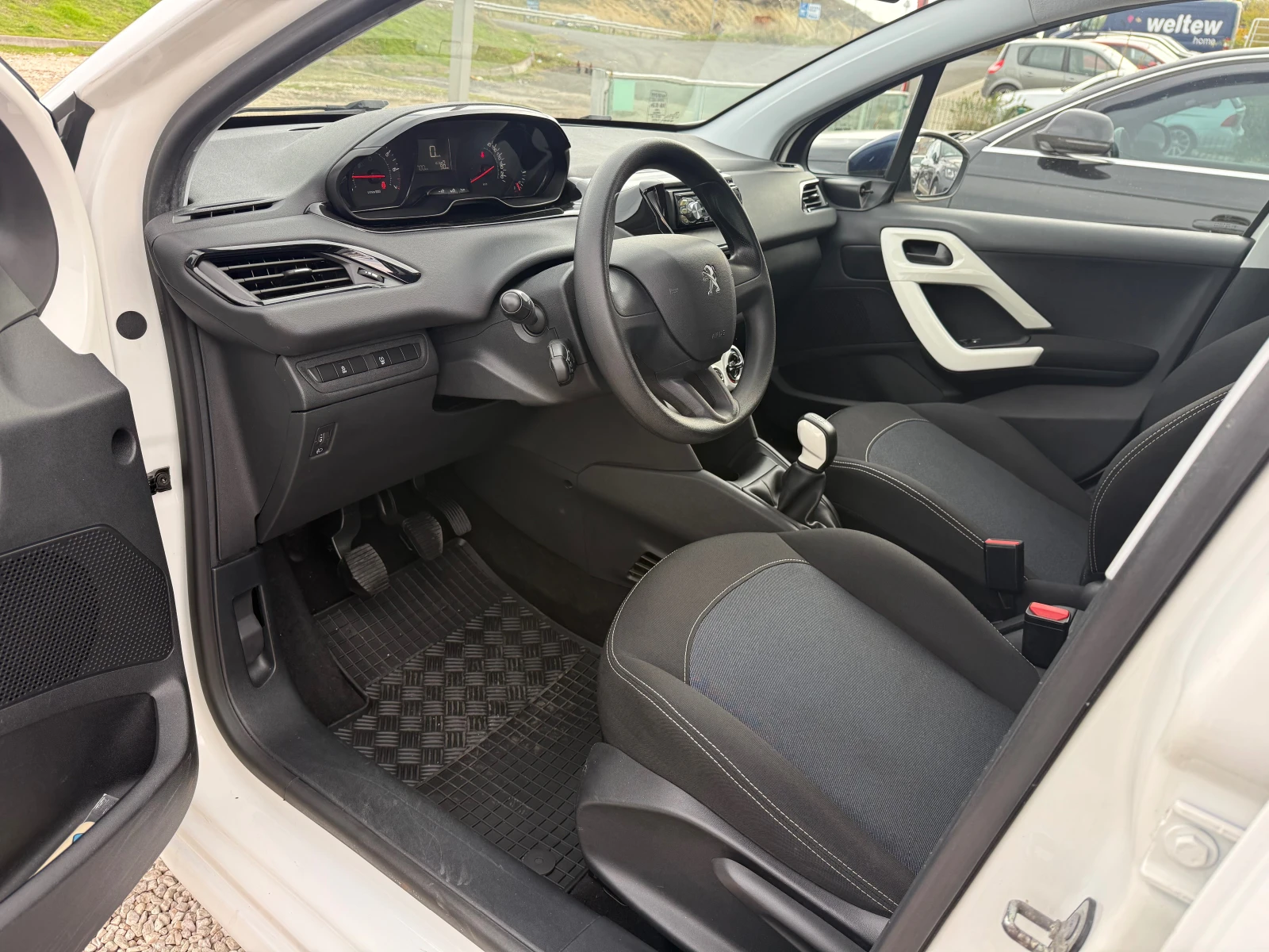 Peugeot 208 1.0i, Like, Евро6 - изображение 8