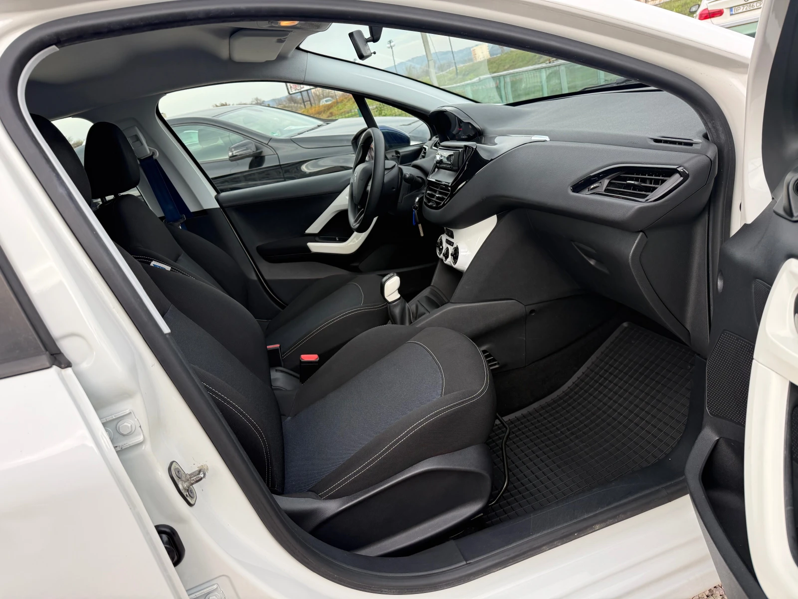 Peugeot 208 1.0i, Like, Евро6 - изображение 10