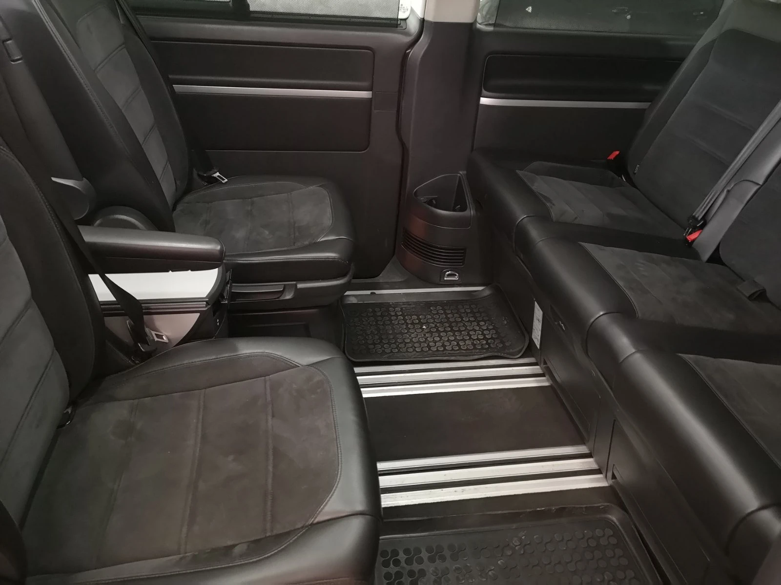 VW Multivan 2.0TDI HIGHLINE 4x4 AUTOMAT, снимка 17 - Автомобили и джипове - 53177117