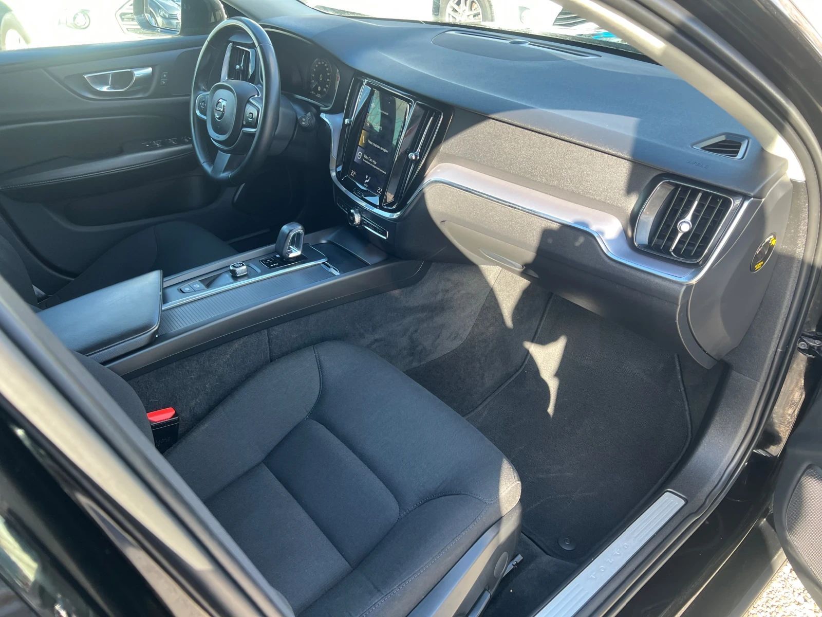 Volvo V60 2.0 B3 Mild-Hybrid  - изображение 8