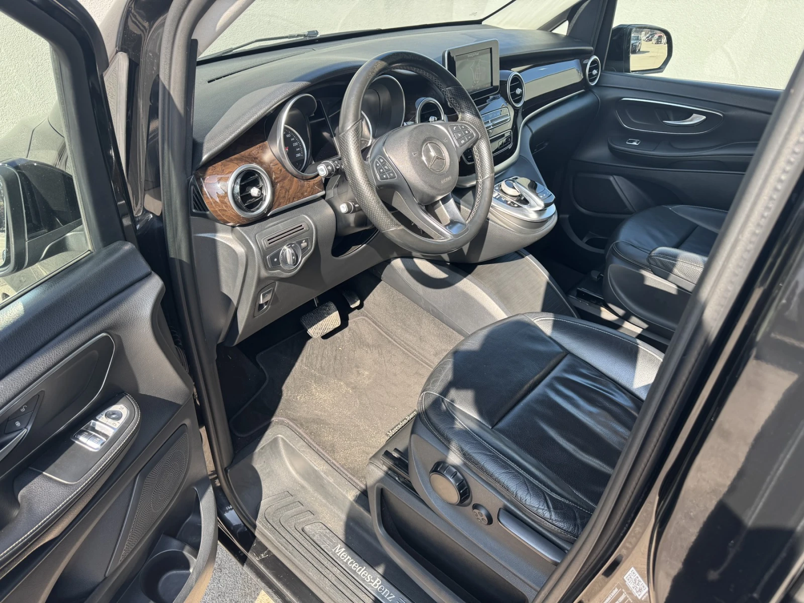 Mercedes-Benz V 300 250d, снимка 11 - Автомобили и джипове - 53734448