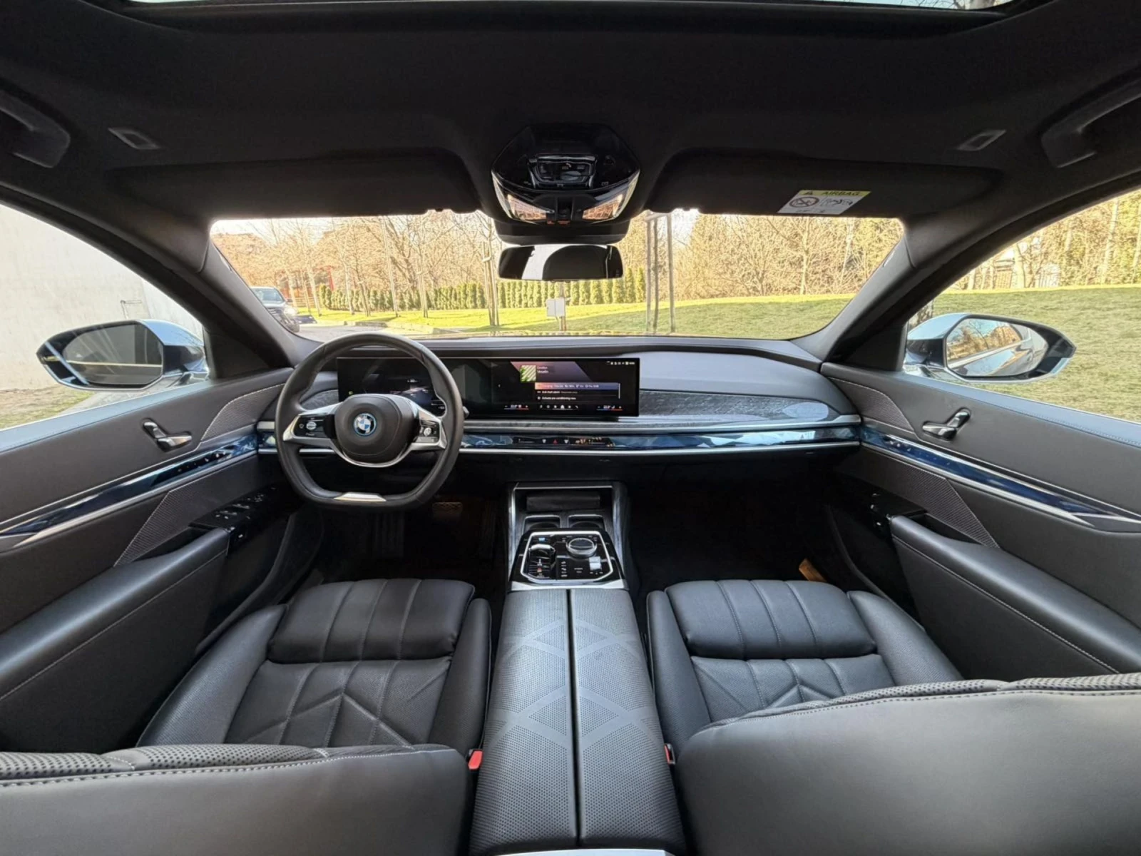 BMW i7 M60 / 9000км / TV, снимка 12 - Автомобили и джипове - 53802054