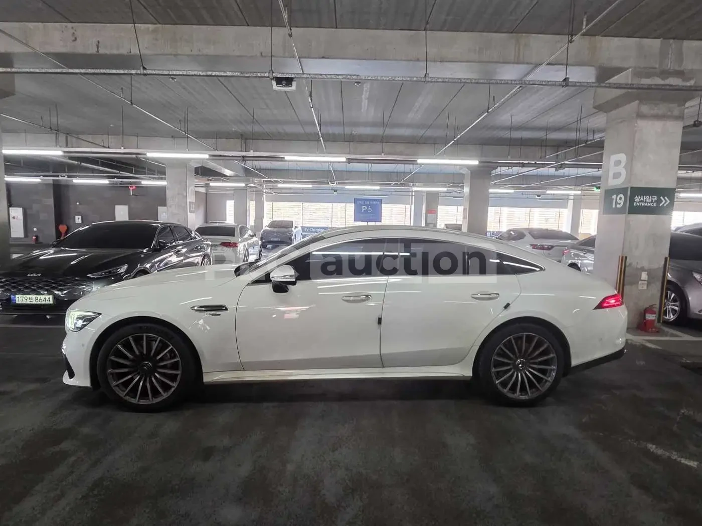 Mercedes-Benz AMG GT DIGITAL* SALE* BURMASTER* AMBIENT* КРАЙНА ЦЕНА, снимка 2 - Автомобили и джипове - 53927973