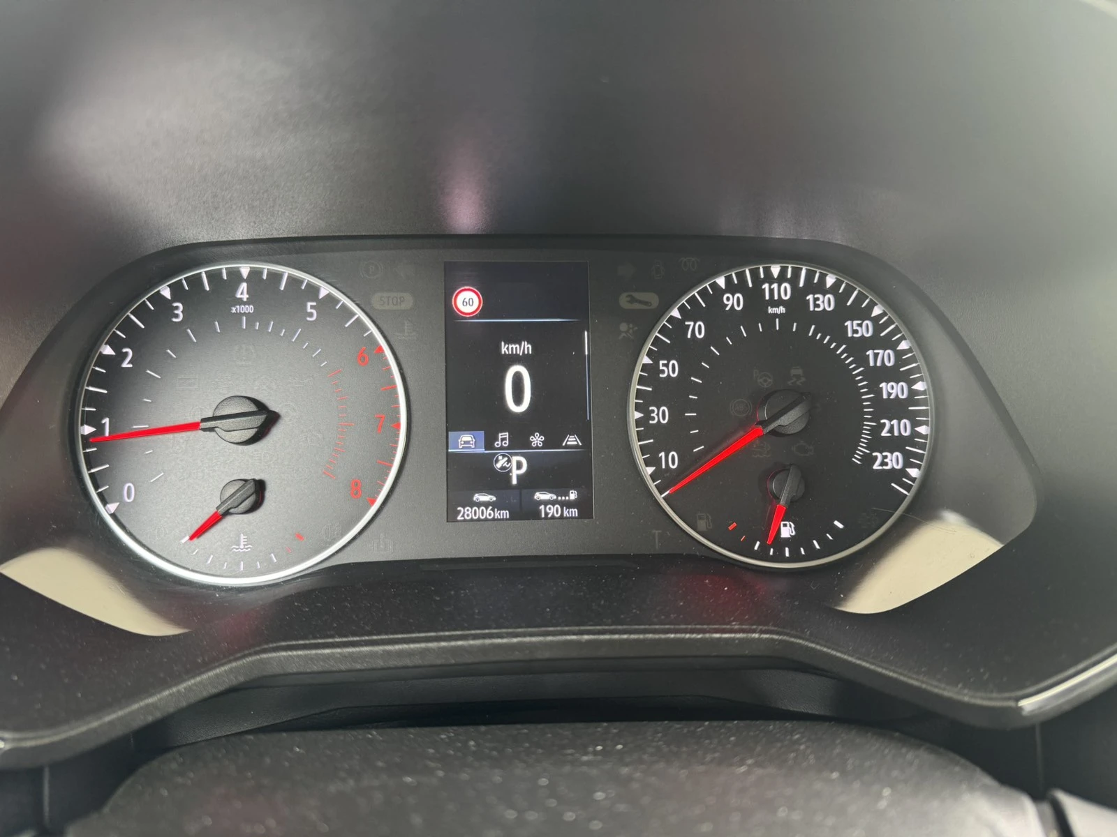Renault Clio 1.0Tce АВТОМАТИК, снимка 15 - Автомобили и джипове - 54205659