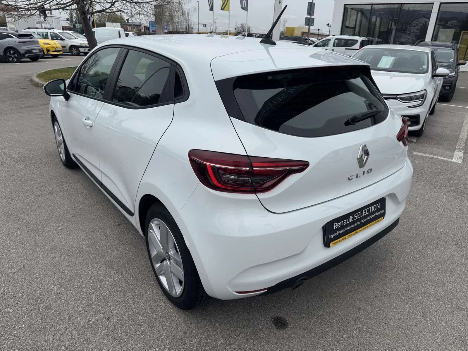 Renault Clio 1.0Tce АВТОМАТИК, снимка 4 - Автомобили и джипове - 54205659