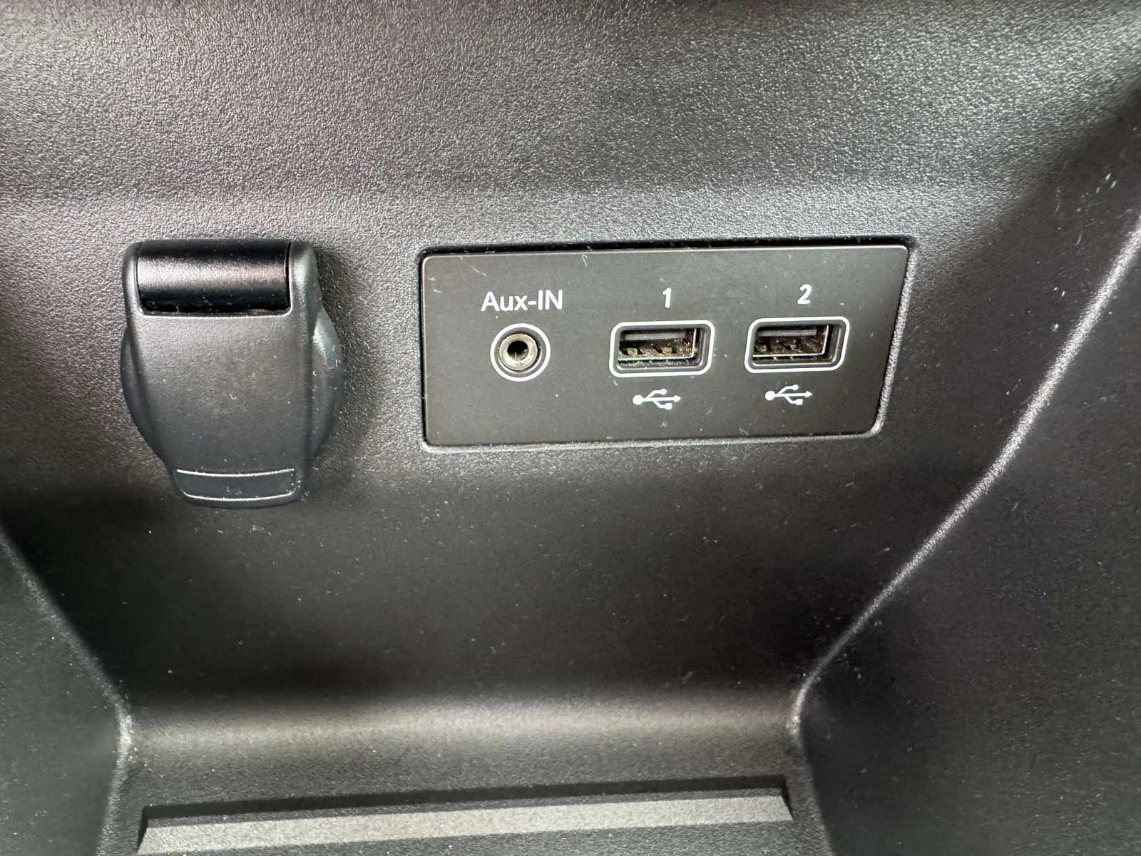 Renault Clio 1.0Tce АВТОМАТИК, снимка 17 - Автомобили и джипове - 54205659