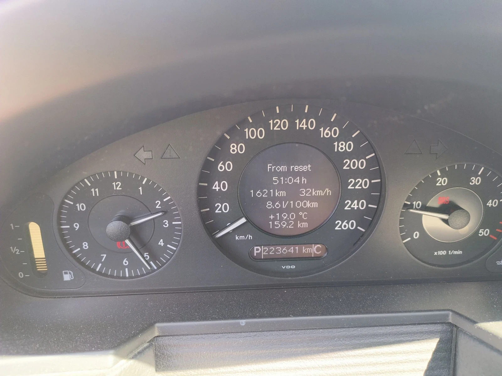 Mercedes-Benz E 220, снимка 5 - Автомобили и джипове - 54439914