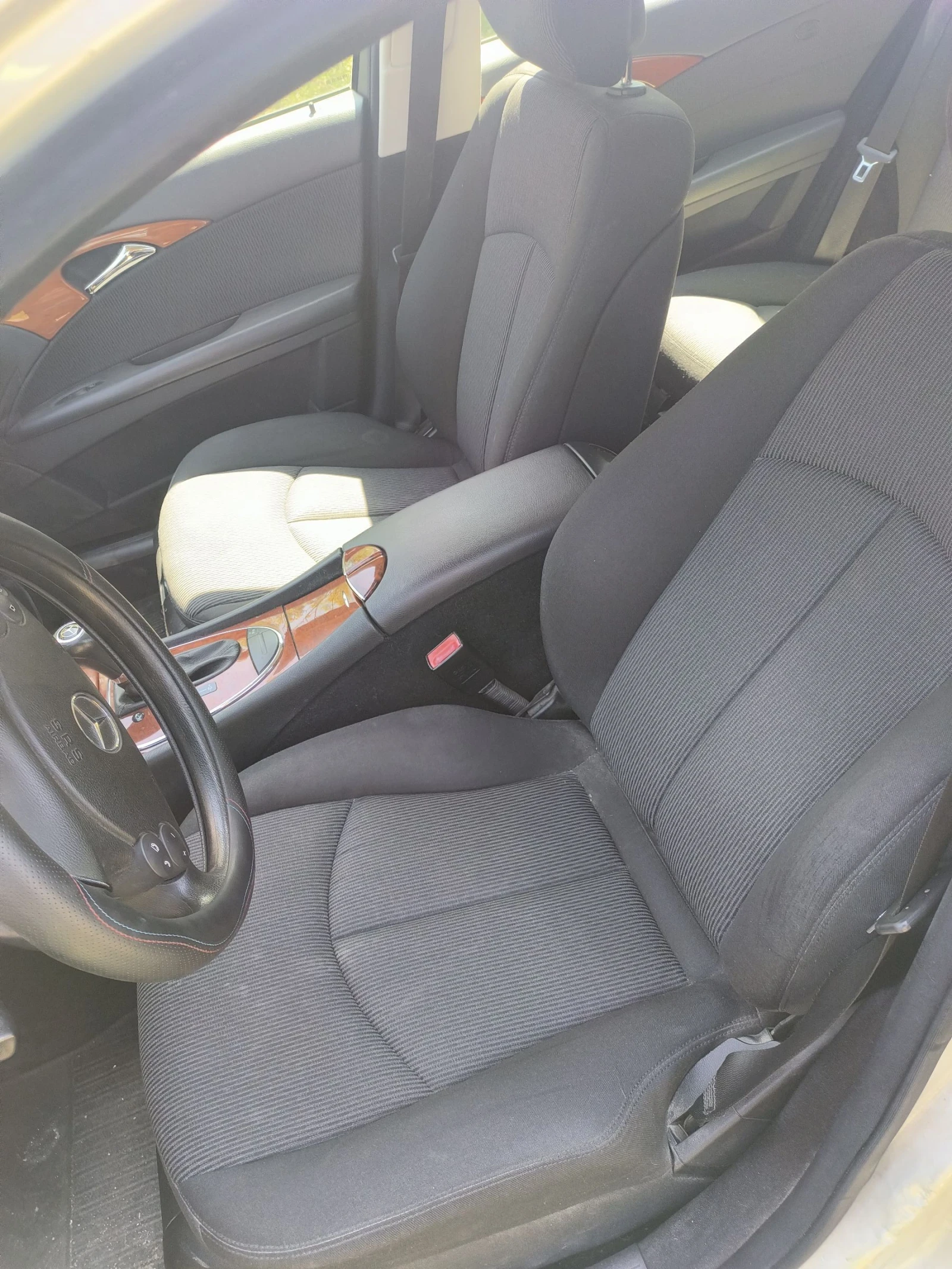 Mercedes-Benz E 220, снимка 3 - Автомобили и джипове - 54439914