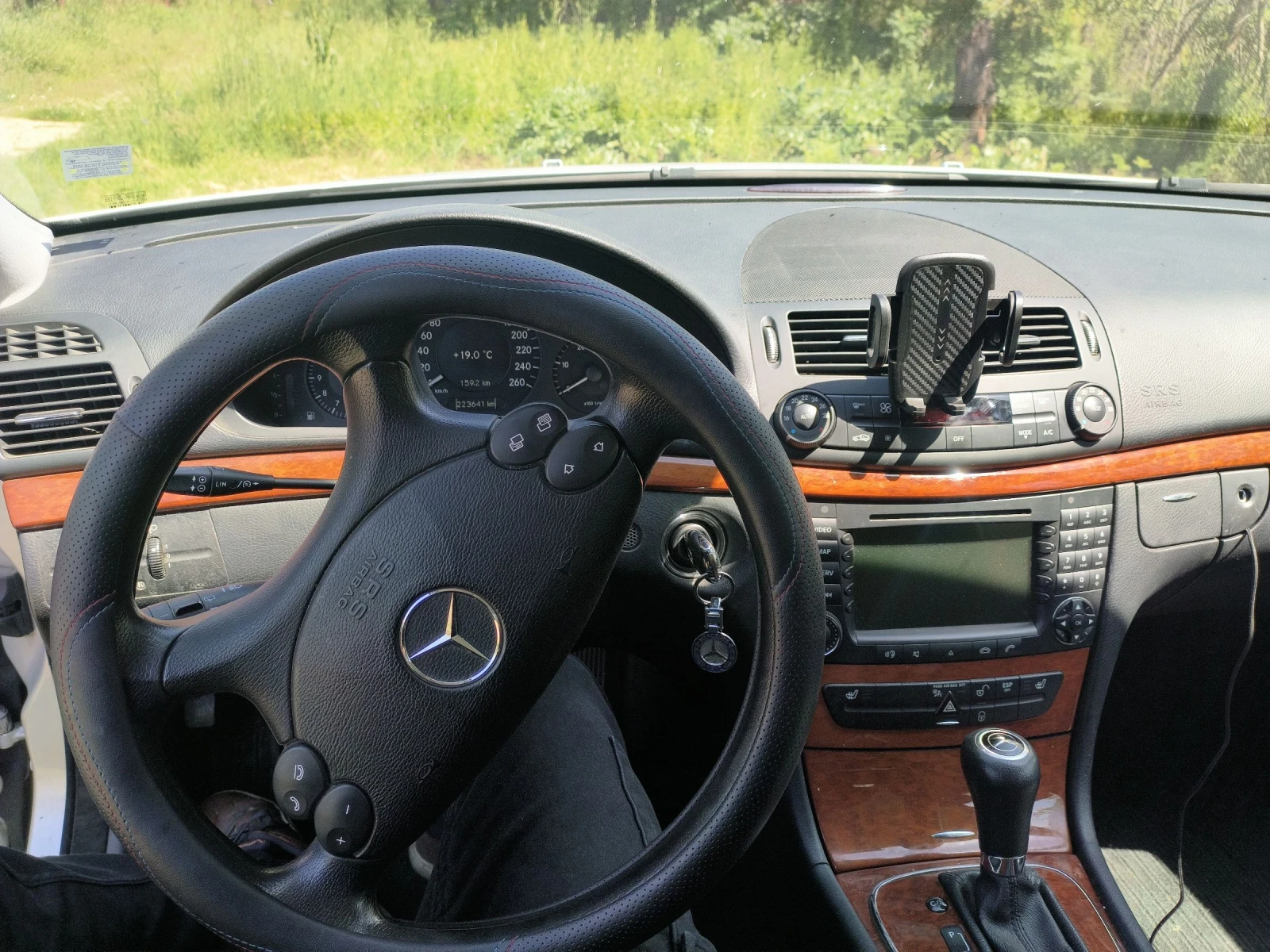 Mercedes-Benz E 220, снимка 7 - Автомобили и джипове - 54439914