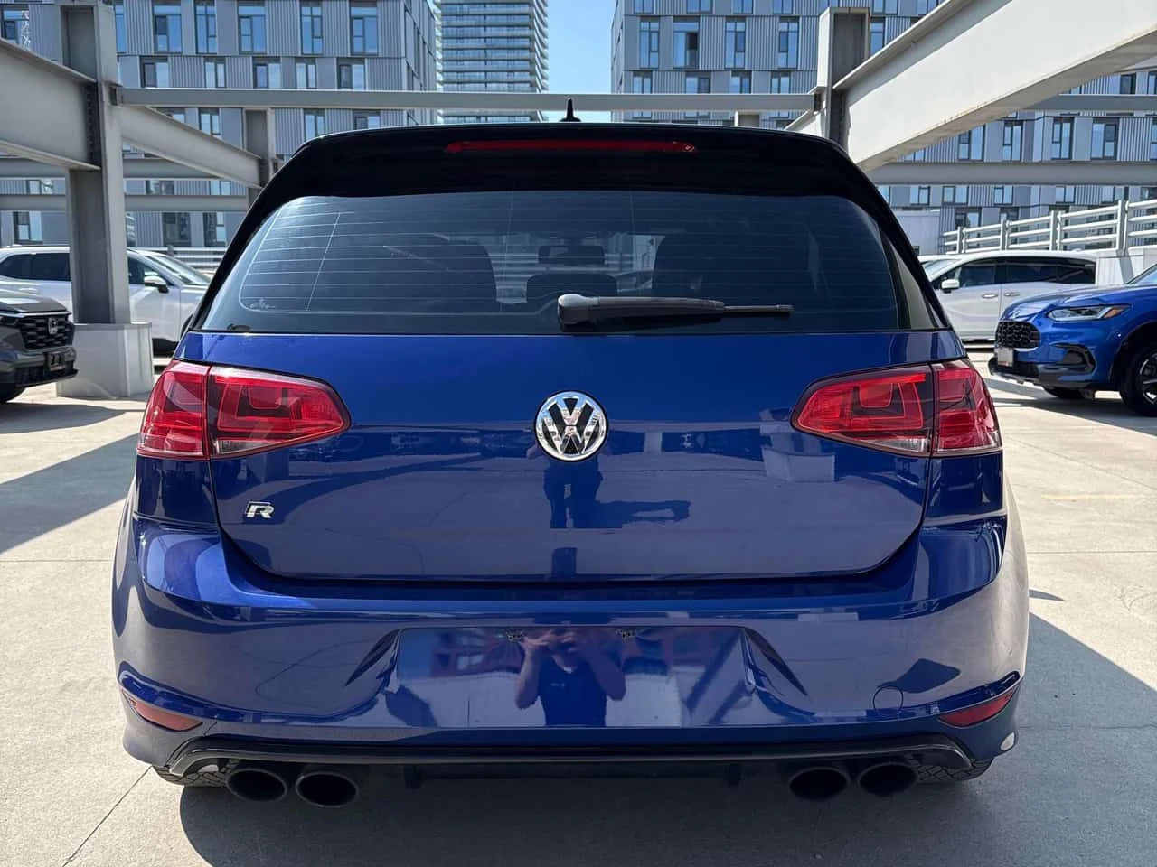 VW Golf  R MANUAL | ПОДГРЕВИ | АВТОКРЕДИТ  , снимка 4 - Автомобили и джипове - 54700000