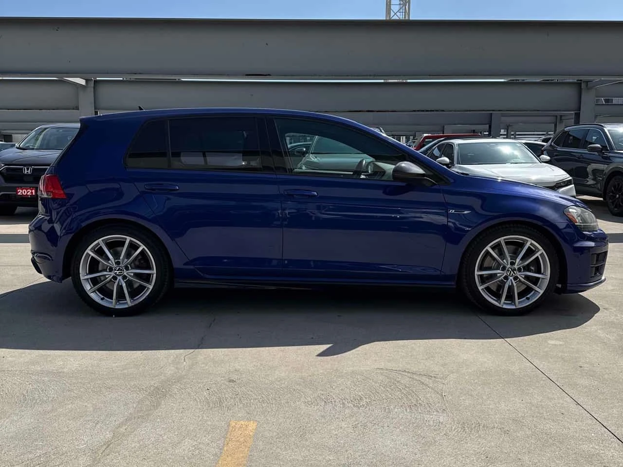 VW Golf  R MANUAL | ПОДГРЕВИ | АВТОКРЕДИТ  , снимка 3 - Автомобили и джипове - 54700000