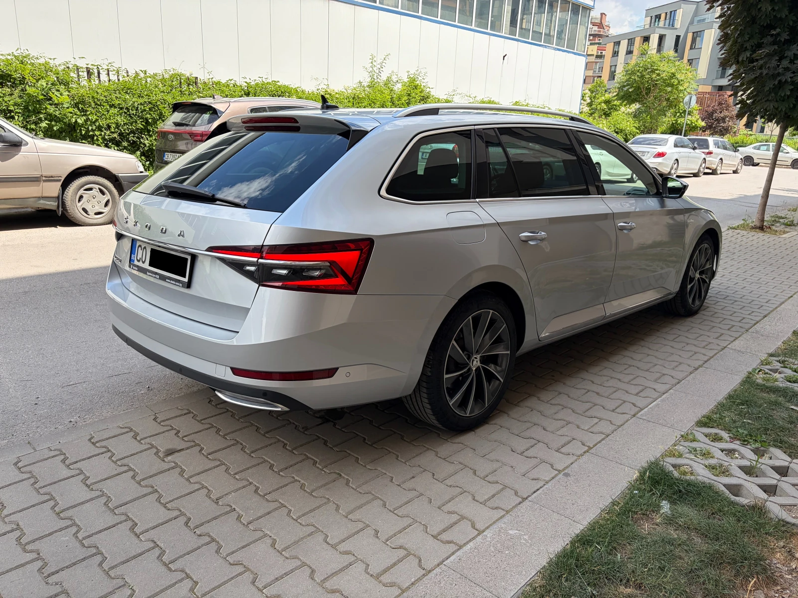 Skoda Superb 2.0TDI Facelift Laurin & Klement , снимка 3 - Автомобили и джипове - 54978467