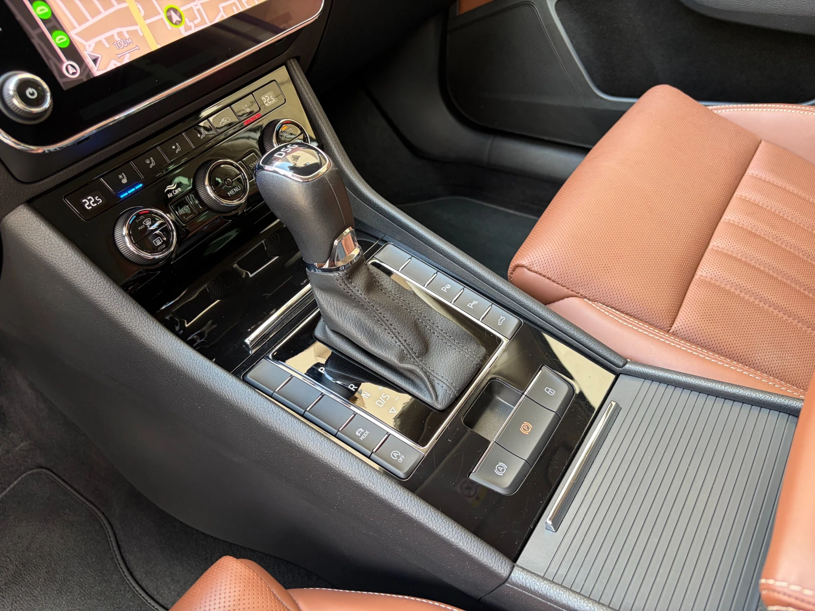Skoda Superb 2.0TDI Facelift Laurin & Klement , снимка 11 - Автомобили и джипове - 54978467