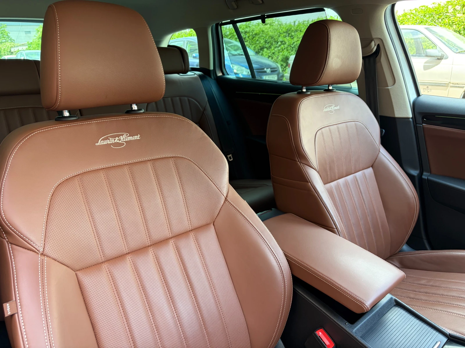 Skoda Superb 2.0TDI Facelift Laurin & Klement , снимка 16 - Автомобили и джипове - 54978467