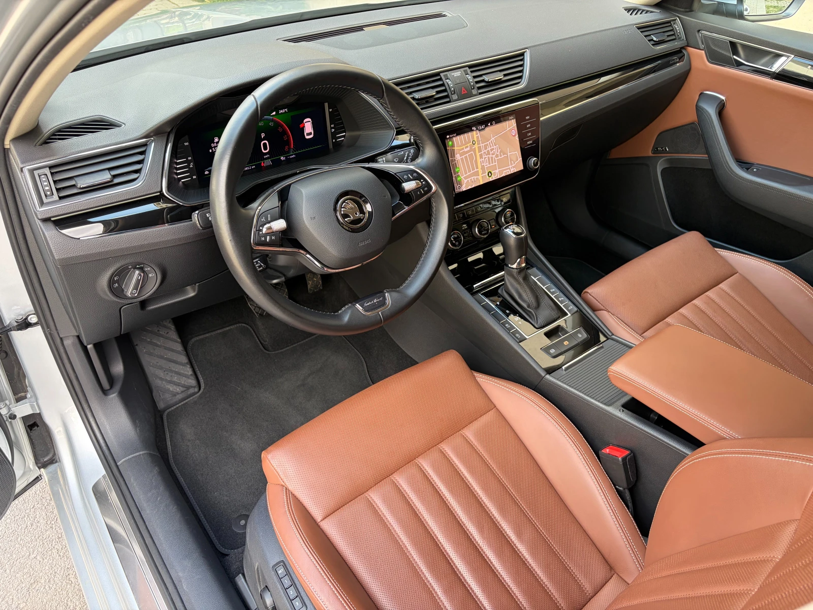 Skoda Superb 2.0TDI Facelift Laurin & Klement , снимка 6 - Автомобили и джипове - 54978467