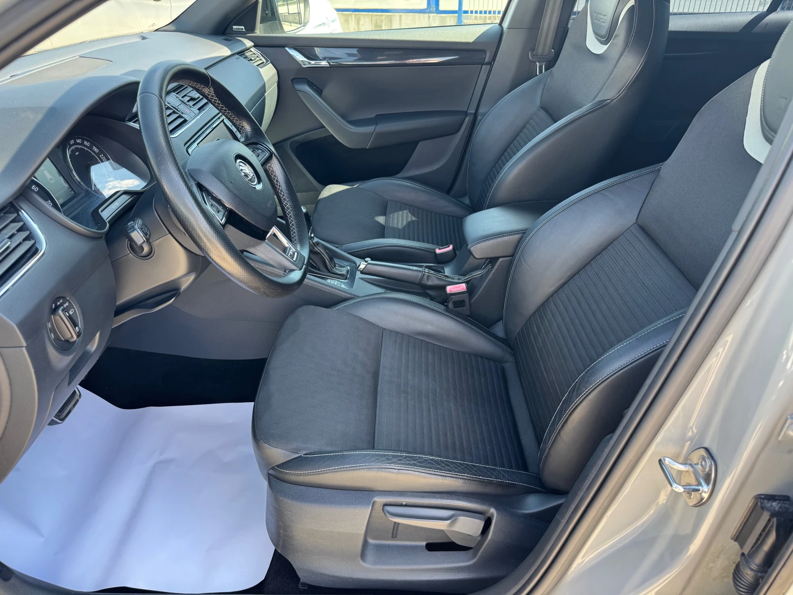 Skoda Octavia VRS/2.0i-220кс NARDO-GREY DSG SHADOW KEY-LESS ТОП, снимка 10 - Автомобили и джипове - 55530456