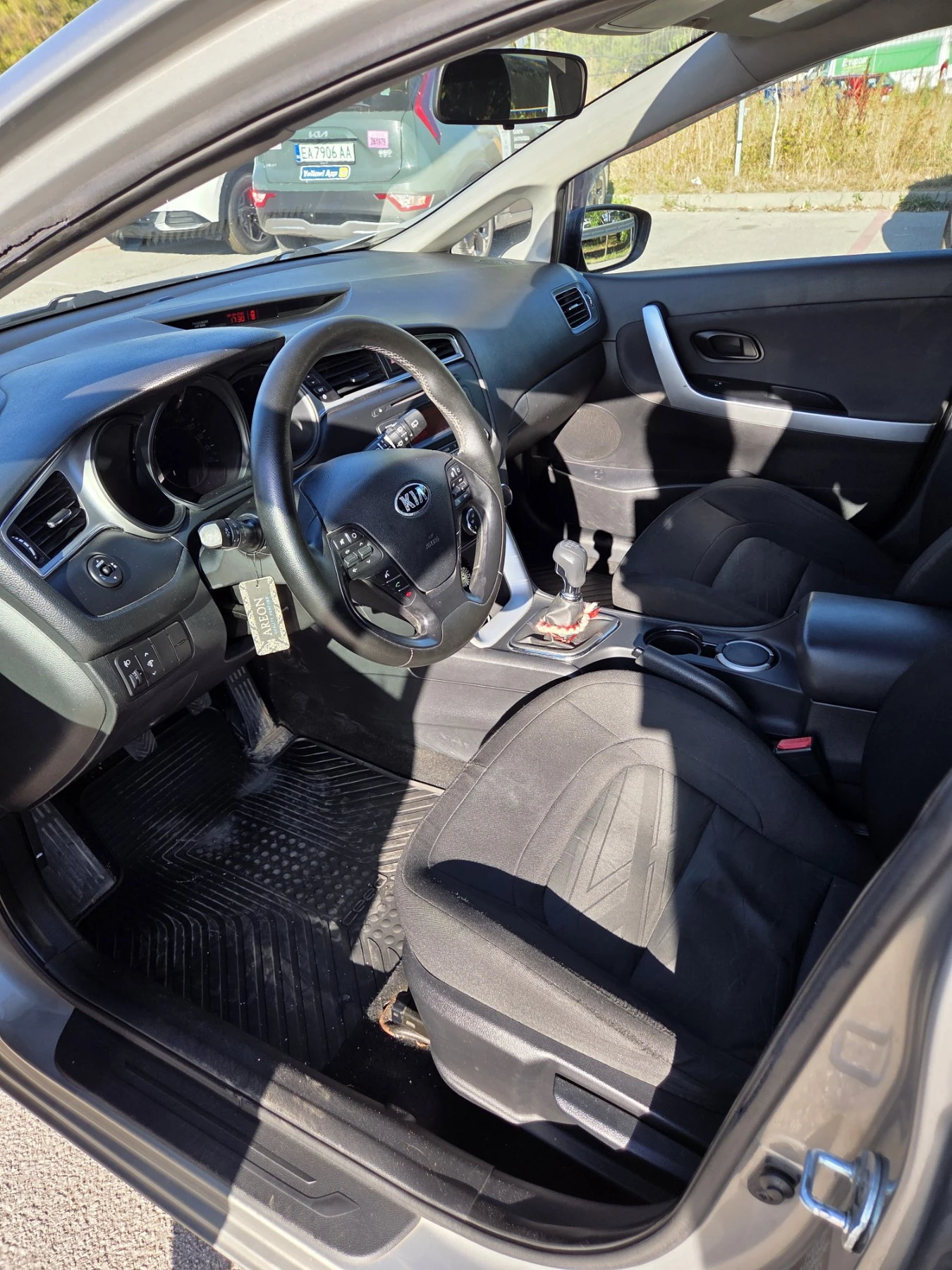 Kia Ceed FL 1.4i 100Hp, снимка 6 - Автомобили и джипове - 56227846