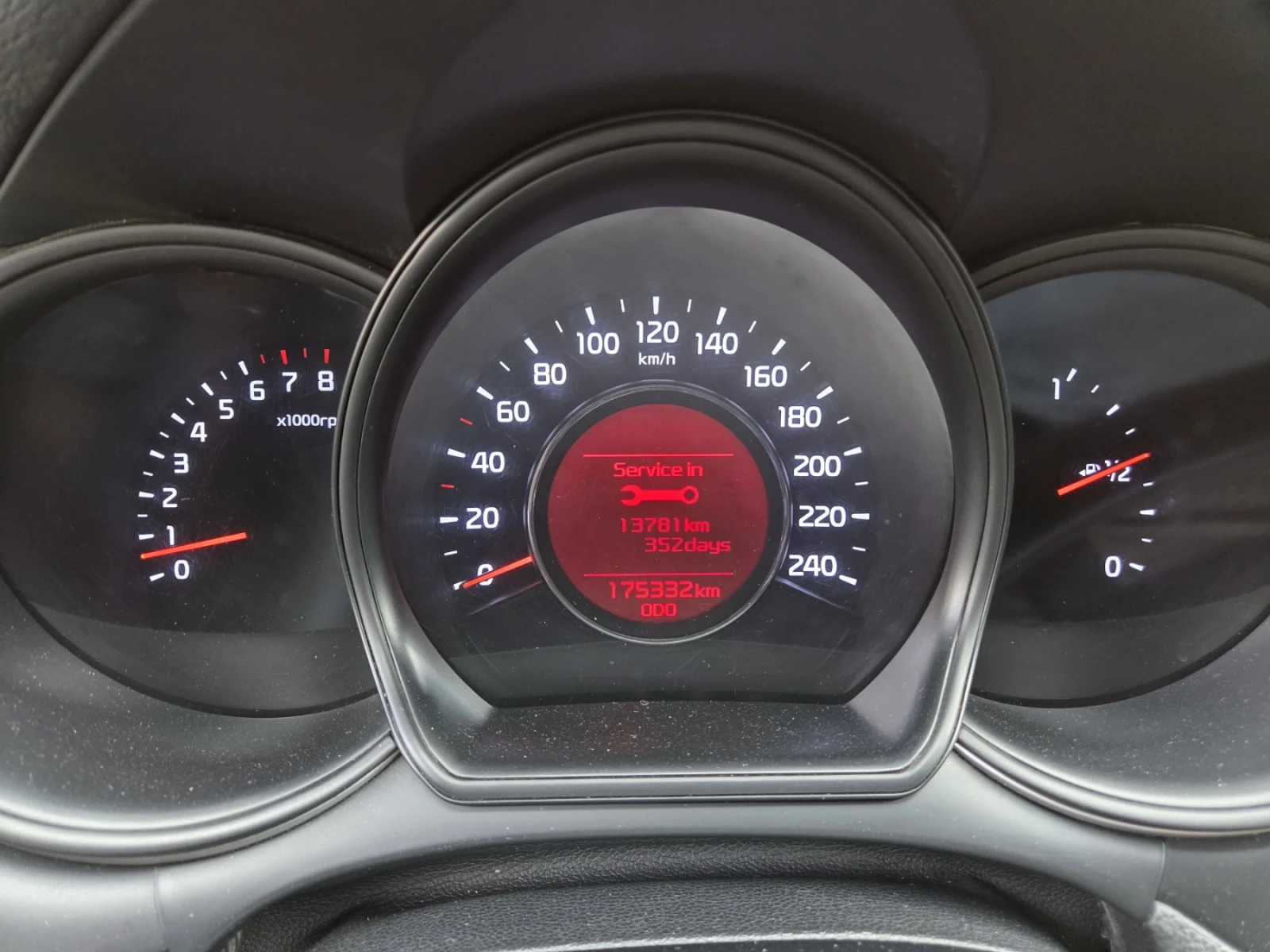 Kia Ceed FL 1.4i 100Hp, снимка 9 - Автомобили и джипове - 56227846