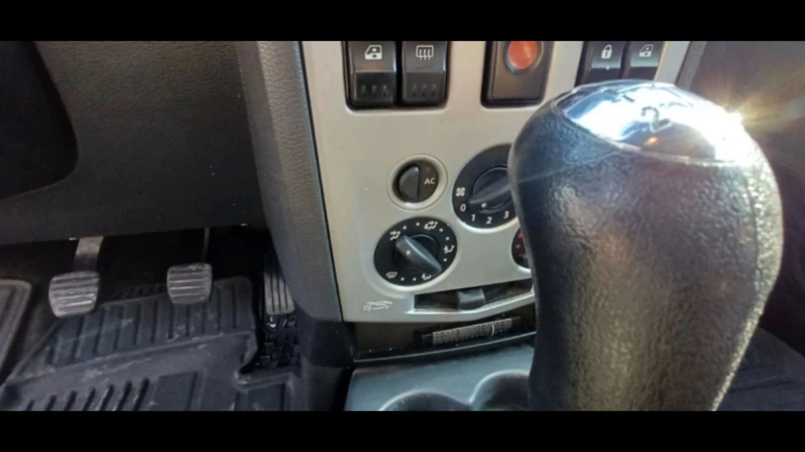 Dacia Logan, снимка 7 - Автомобили и джипове - 56232613