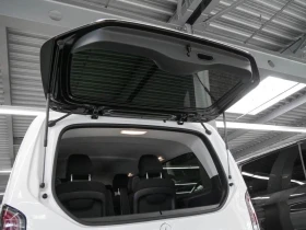 Mercedes-Benz EQV 300 Lang MBUX| SHZ| DISTR| KAM| LED| SH, снимка 10